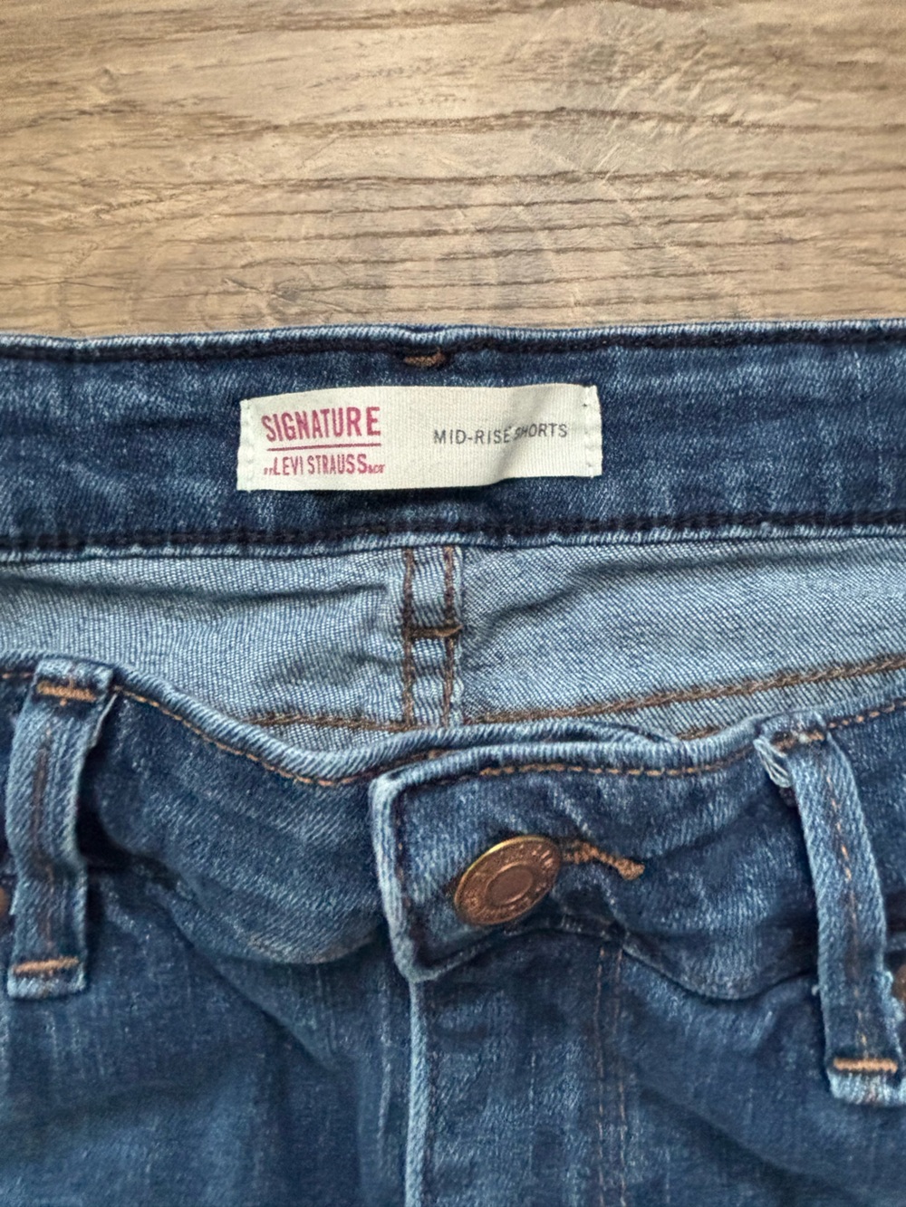 Levi Strauss Dark Blue Denim Roll-Cuff Women's Shorts Size 10 - Picture 2 of 5